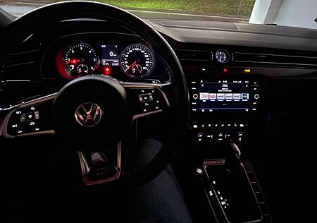 VW Passat Volkswagen 2.0 TDI SCR 140kW DSG RLine/Highl. 4M var