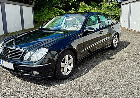 Mercedes-Benz E 240 Avantgarde/Aut./Leder/PAN-DACH/Harman Kard