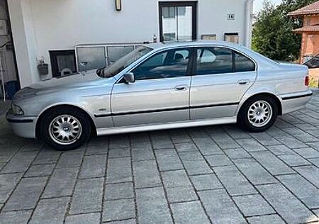 BMW 528i A -