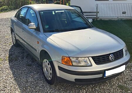 VW Passat Volkswagen 1.6; 1.Hand; fahrbereit