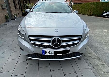 Mercedes-Benz A 200 7G-DCT | Top-Zustand | SchecKheft