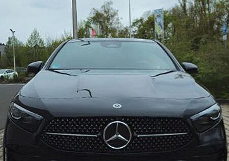 Mercedes-Benz A 250 4MATIC DCT -