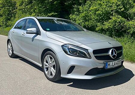 Mercedes-Benz A 180 SCORE! SCORE!