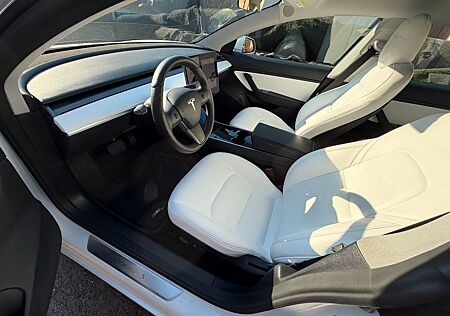Tesla Model 3 Allradantrieb mit Dualmotor Long Range
