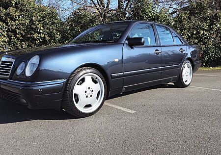 Mercedes-Benz E 430 AVANTGARDE *DESIGNO*AMG 18"*DT- FZG*