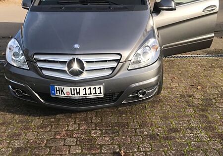 Mercedes-Benz B 200 -