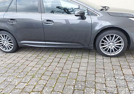 Toyota Avensis 1,8-l-Valvematic Comfort Touring Spo...