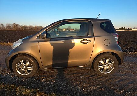 Toyota iQ sparsamer Stadtflitzer+Sitzheizung+ TÜV Neu