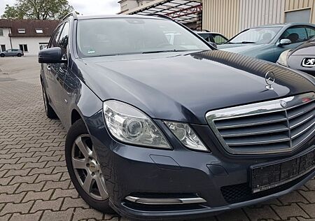 Mercedes-Benz E 220 CDI T BlueEFFICIENCY -