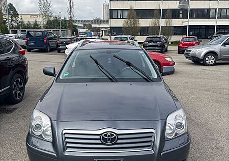 Toyota Avensis Kombi 2.4 Executive