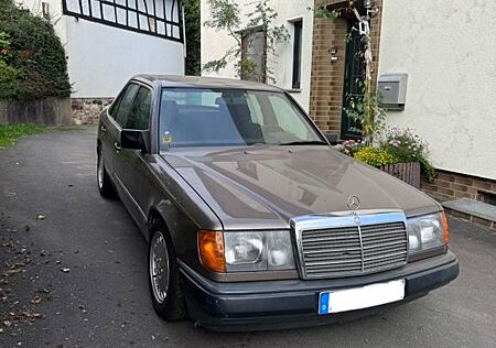 Mercedes-Benz 300 Mercedes W124 300D SHD AHK ASD ABS