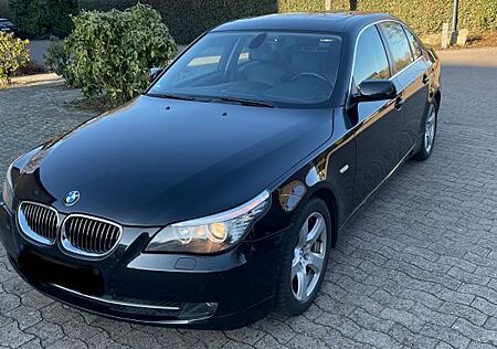 BMW 523i -