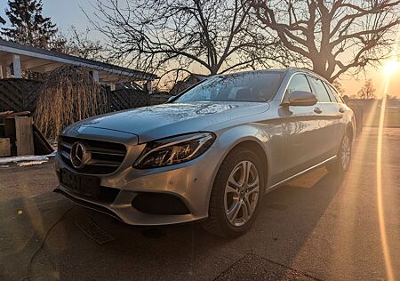 Mercedes-Benz 220 d T Avantgarde LEDILS Comand Distr+RüKam