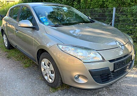 Renault Megane 1,6 16V 68tkm Tüv 07/2025 cinder beige