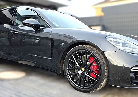 Porsche Panamera GTS Sport Turismo GTS