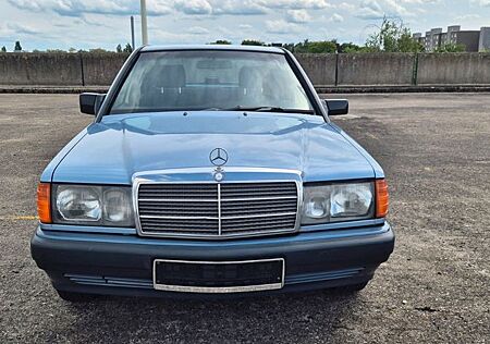 Mercedes-Benz 190 Limousine w201 schibedach in Pearlblau
