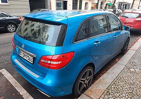 Mercedes-Benz B 200 AMG Line Automatik Pano Navi 18 Zoll