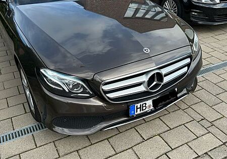 Mercedes-Benz E 220 d top zustand Ahk el Wenig gelaufen