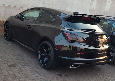 Opel Astra J OPC 2.0 Turbo all-black