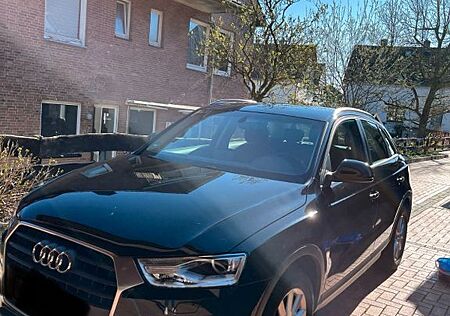 Audi Q3 1.4 TFSI cylinder on d. S tronic design d...