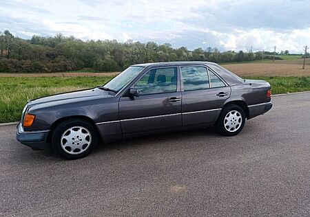 Mercedes-Benz 300 W124