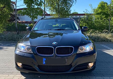 BMW 318d Touring - E91 *Panorama-Navi*