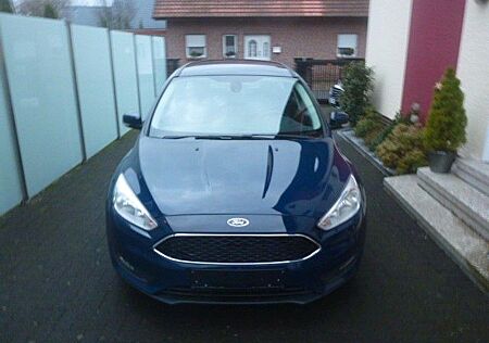 Ford Focus - Trend- Navi- PDC hinten- Garagenwagen