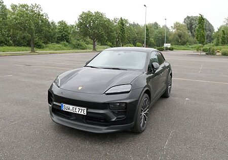 Porsche Macan 4 Electric - Bose Soundsystem Kombilimousi