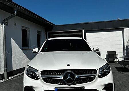 Mercedes-Benz GLC 350 e 4MATIC AMG Line Coupé Autom. AMG Line