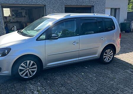 VW Touran Volkswagen Touran1.6 TDI,7 Sitze, Park Assist & Webasto