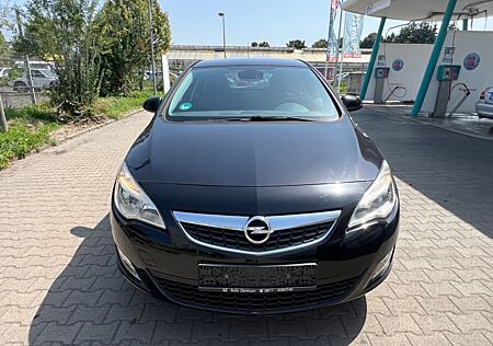 Opel Astra J Lim. 5-trg. Edition