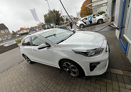 Kia Cee'd gebraucht kaufen Kia Cee'd / Ceed 1.6 CRDi Eco 100kW DCT Spirit S...