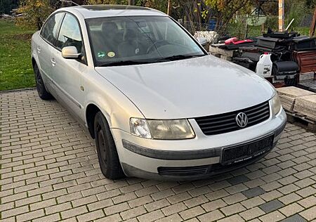 VW Passat Volkswagen 1.6 Basis
