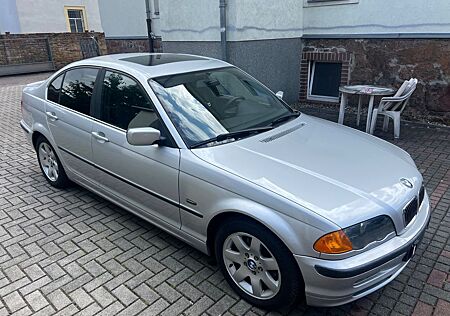 BMW 328i /Automatik/Schiebedach/PDC/Tempomat