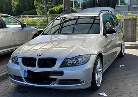 BMW 325xi touring -