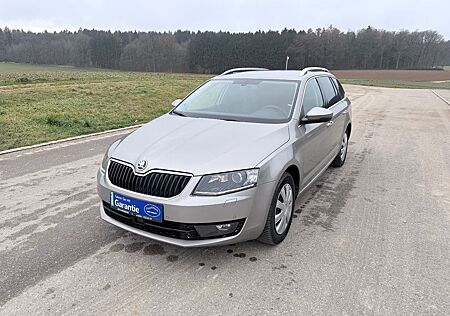 Skoda Octavia Combi 4x4 TÜV*KEYLESS*XENON*AHK*STANDHEI