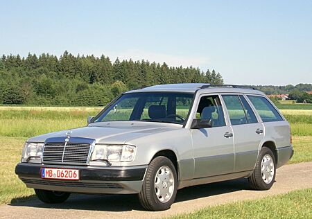 Mercedes-Benz E 300 T-Modell W124 Vollleder TÜV 5/26!