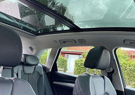 Audi Q5 55 TFSI e S tronic quattro -
