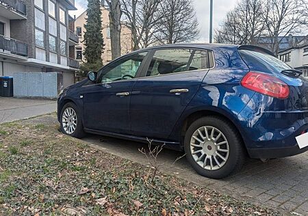 Fiat Bravo 1.4 16V T-JET Emotion mit Anhängerkupplung