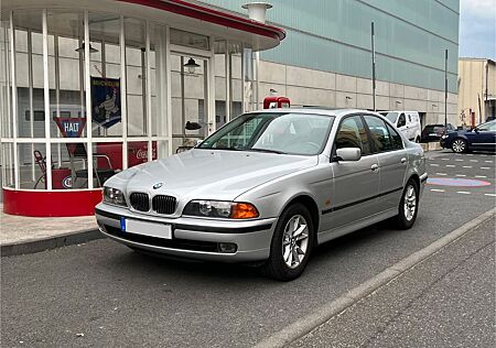 BMW 523i A - Sammlerzustand, Scheckheft, Historie