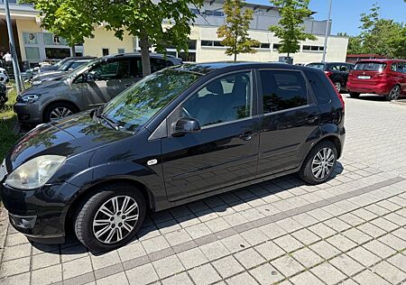 Ford Fiesta 1,3 69Ps - unfallfrei und gepflegt