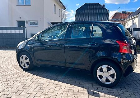 Toyota Yaris 1,4-l-D-4D Executive MultiMode-Getrieb...