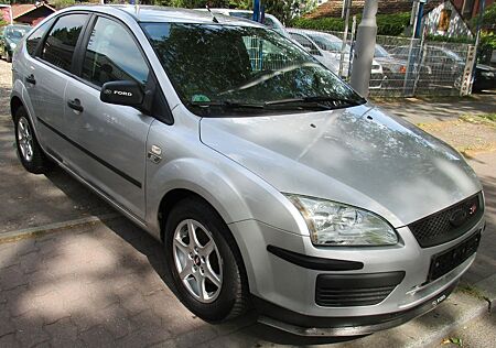 Ford Focus Lim. Trend TÜV Neu