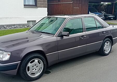 Mercedes-Benz E 200 200E H-Kennz.