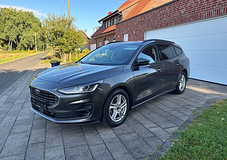 Ford Focus Turnier Cool & Connect, TÜV Neu*