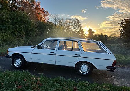 Mercedes-Benz 300 W123 TD Kombi, 2. Hand, Schiebedach, TÜV neu