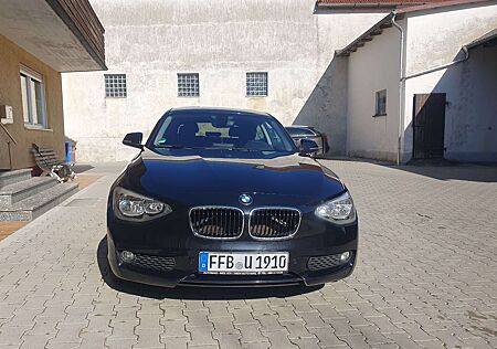 BMW 114i F21 | Navi, Sitzheizung, PDC |