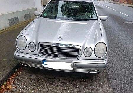 Mercedes-Benz E 200 ELEGANCE Automatik AHK