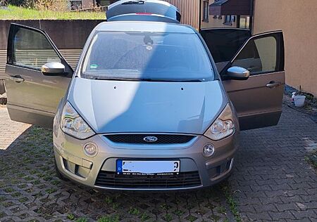 Ford S-Max 2,0 TDCi 103kW DPF Titanium Titanium