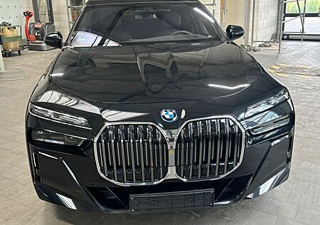 BMW 740d xDrive MSport Cinema Pan Sky DACH AHK